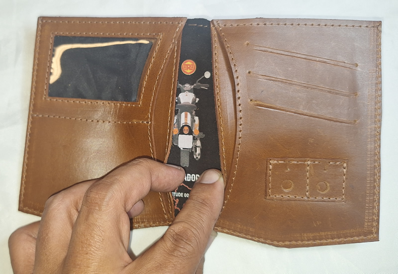 Royal enfield Classic Billetera anti IDRF / NFC - Imagen 5
