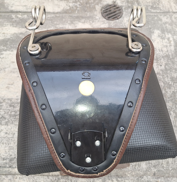 Asiento Solo de Resortes para Harley Softail usado - Imagen 7